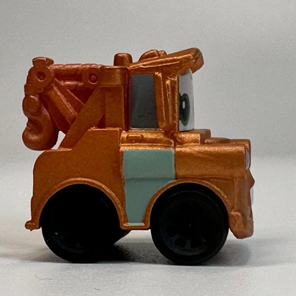 Disney Doorables Pixar CARS Lightning McQueen Mater Sally Doc Hudson Series 9